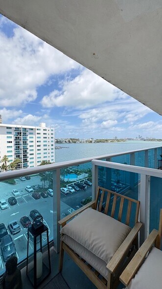 Building Photo - 7501 E Treasure Dr