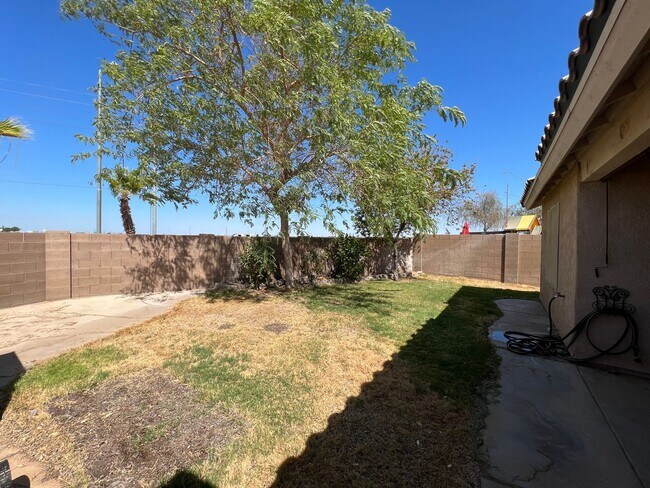 Building Photo - 3174 S Robert Way