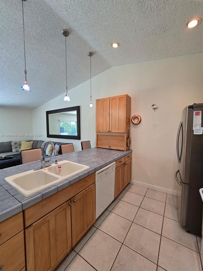 Building Photo - 5 Rogart Cir