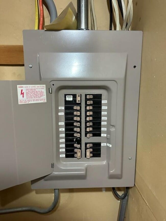 Building Photo - 3 bed, 2 bath home on the NW side