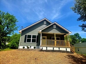 Building Photo - 1331 Lee Ln SE
