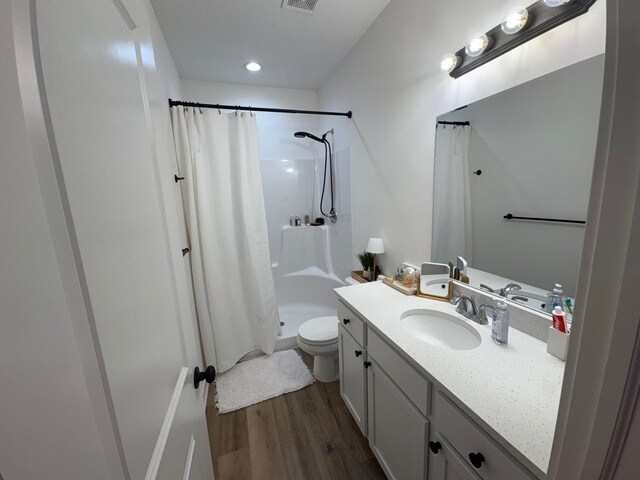 Building Photo - 5290 Pinecrest Ct N