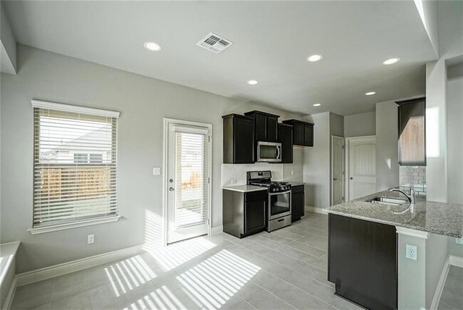 Building Photo - 501 Nautical Lp