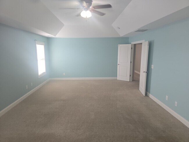 Building Photo - The Manors at White Knoll