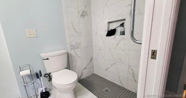 Building Photo - 3004 Suntan Ct SE
