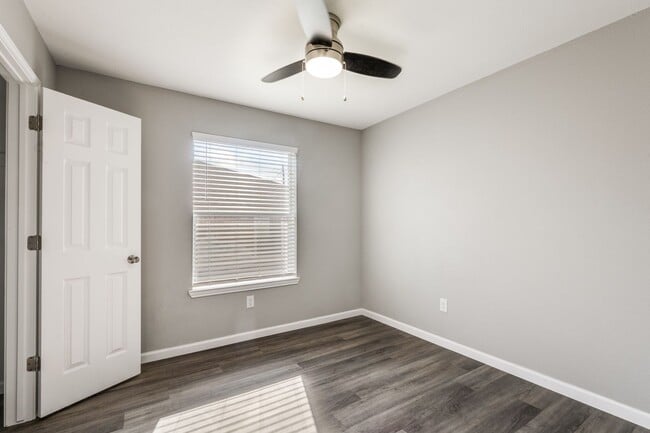 Building Photo - 5304 Wild W Dr