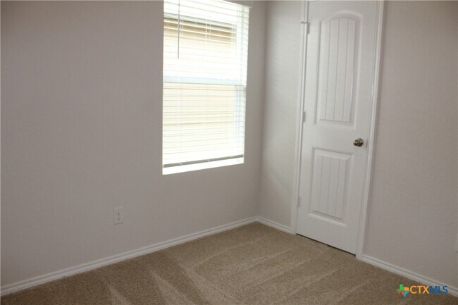 Building Photo - 841 Margay Lp