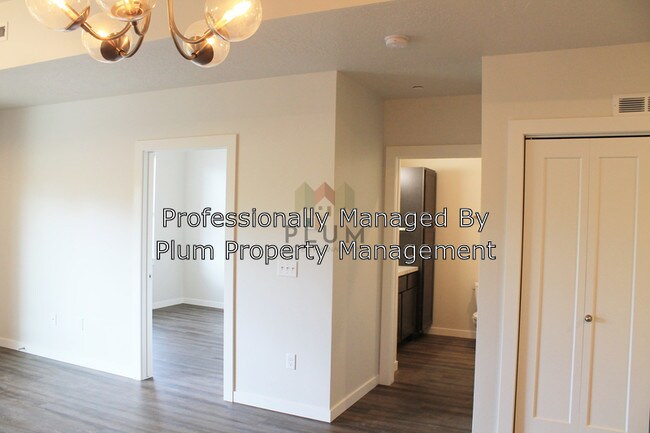 Building Photo - 205 Hickory St
