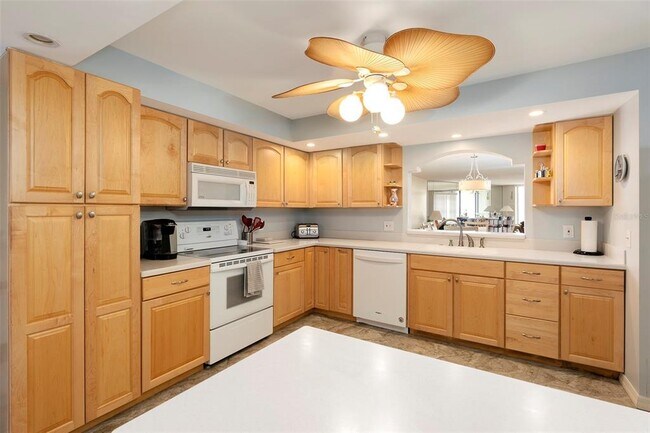 Building Photo - 6500 Sunset Way