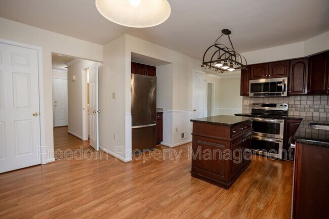 Building Photo - 8768 Tomislav St