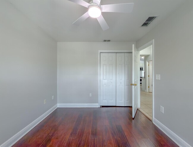 Building Photo - 3363 Golden Rain Dr