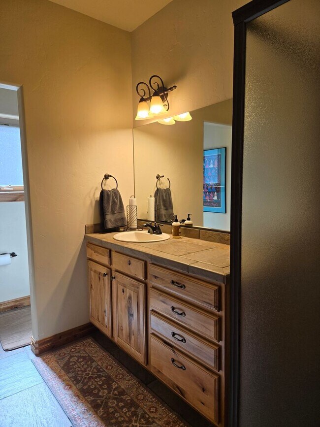 Building Photo - Wedgewood Villas ***ALL UTILITIES INCLUDED***