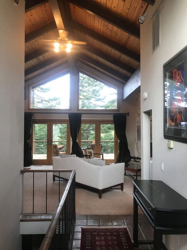 Building Photo - Fully Furnished Incline Home