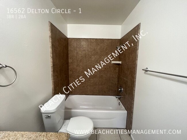 Building Photo - 16562 Delton Cir