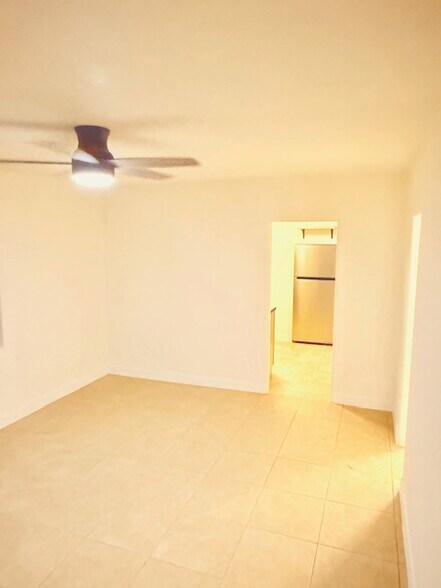 Tile living room - 1922 N 23rd St