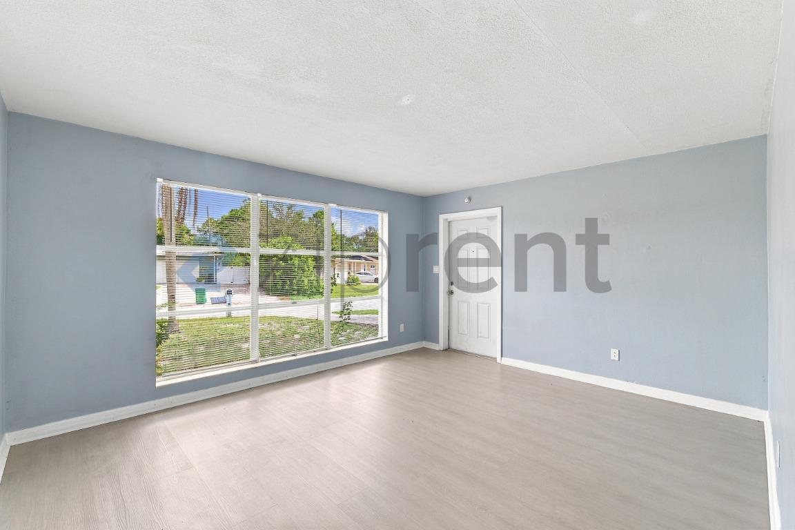 Building Photo - Unit
