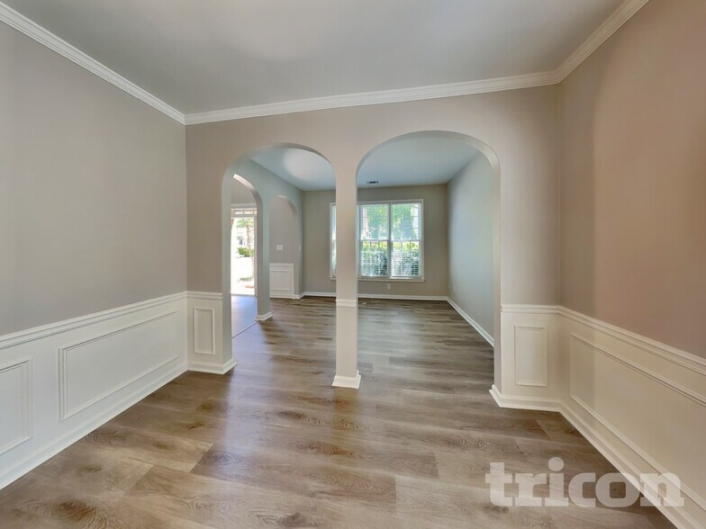 Building Photo - 1013 Chatsworth Ln