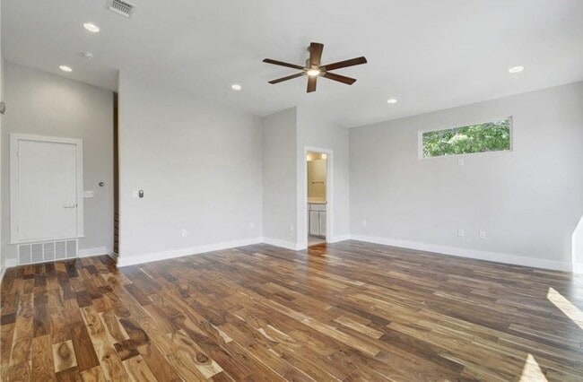 Building Photo - 1208 Kinney Ave
