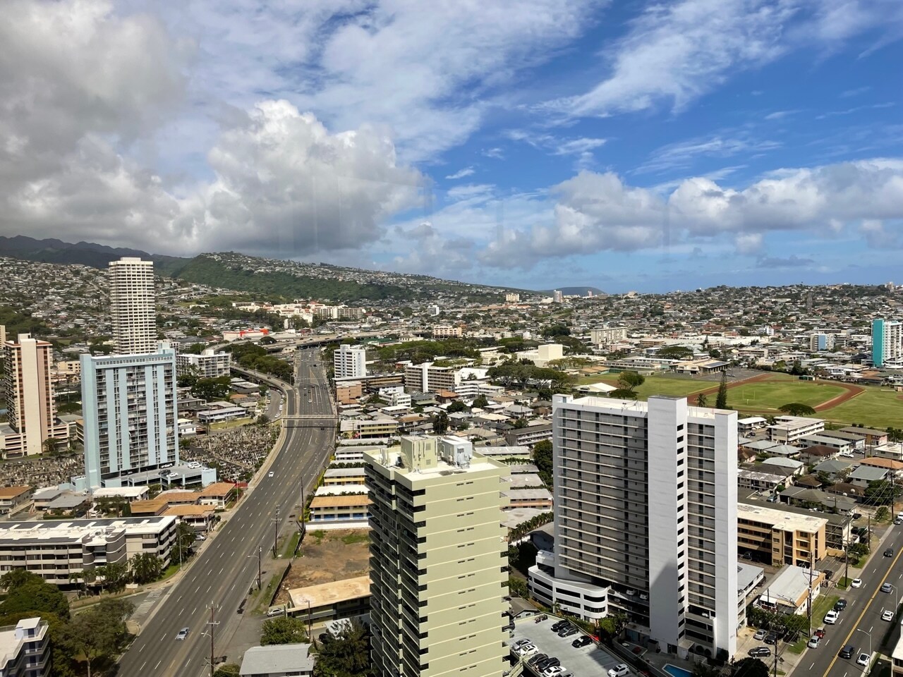 Building Photo - 2499 Kapiolani Blvd