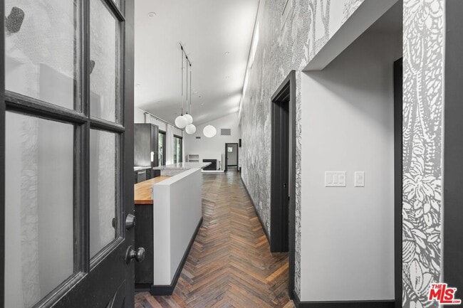 Building Photo - 21273 Entrada Rd