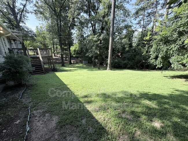 Building Photo - 3153 Woodhaven Dr