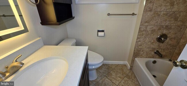 Building Photo - 7613 Locust Ln