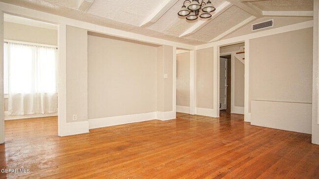 Building Photo - 7600 Franklin Dr