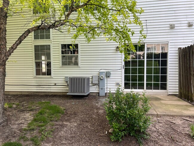 Building Photo - 460 Lancaster Dr