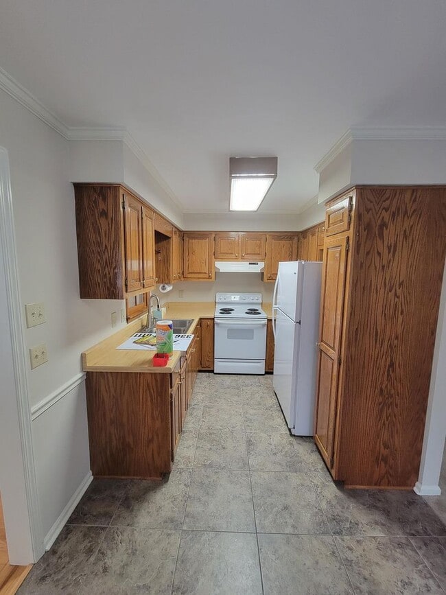 Building Photo - For Rent: Charming 2-Bedroom Brick Home in...