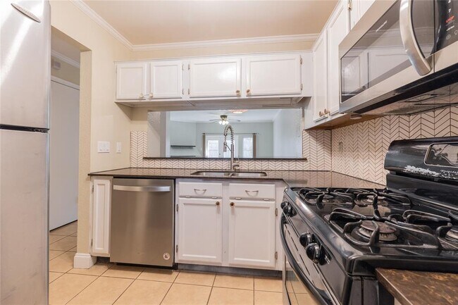 Building Photo - 1411 Gracy Farms Ln