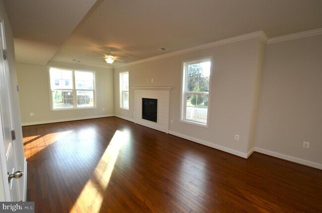 Building Photo - 3541 Oak Dr