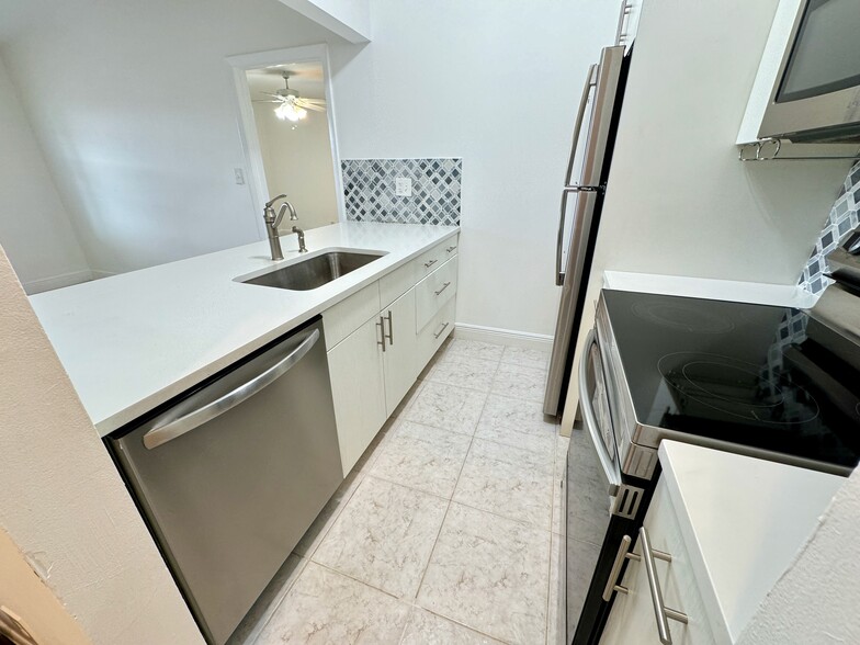 Kitchen - 9480 Boca Cove Cir