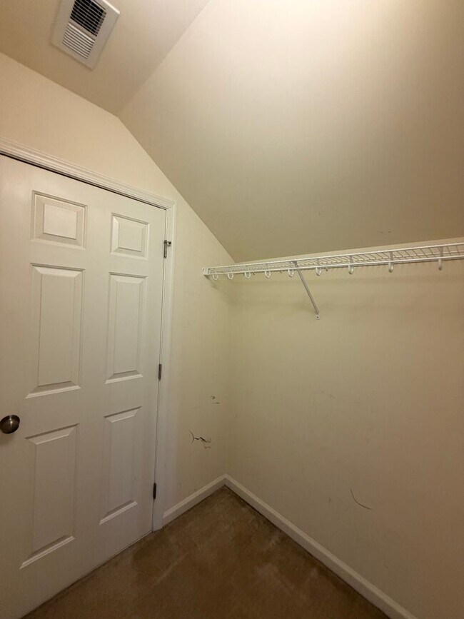 Building Photo - 42 Kilverstone Way