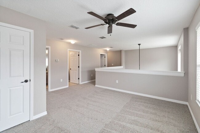 Building Photo - Beautiful Two Story 3/2.5 Town Home w/ Loft & Screened Porch in St. Cloud