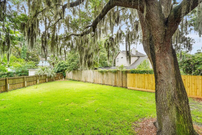 Building Photo - 529 Pointe S Dr