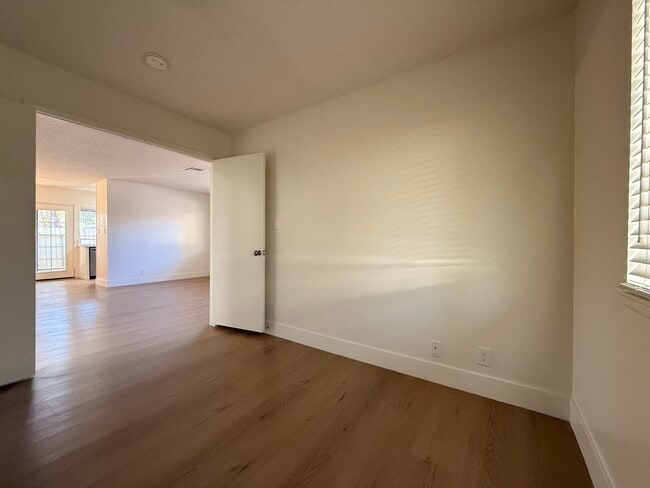 Building Photo - 6228 Meadow View Ln