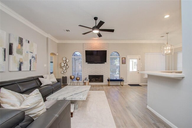 Building Photo - 1731 Crescent Green Dr