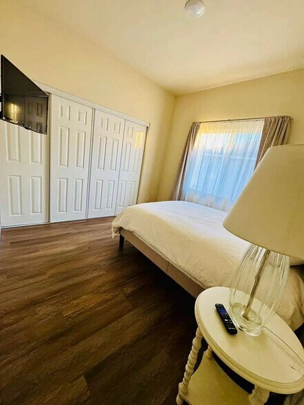 Building Photo - 314 N 6th St