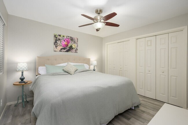 Building Photo - 4850 E Desert Cove Ave