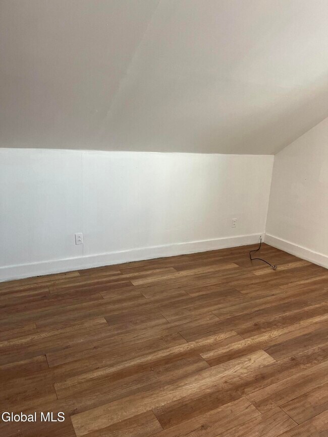 Building Photo - 154 Spring St