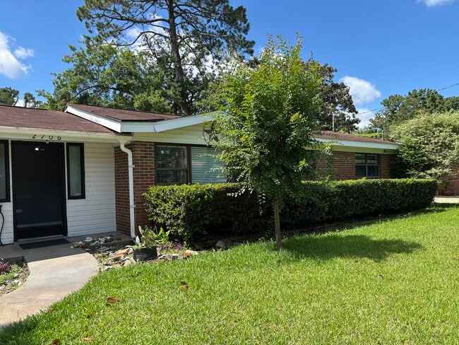 Building Photo - 2706 Canary Dr