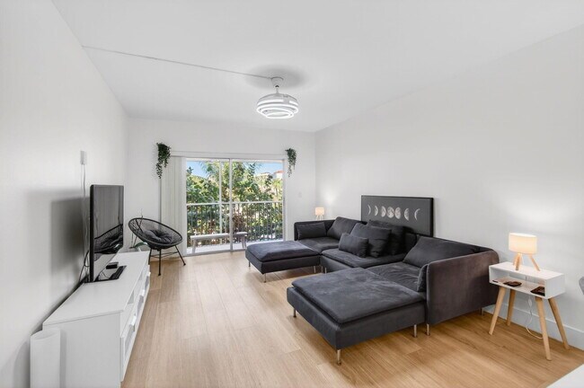 Building Photo - 50 SW 3rd Ave