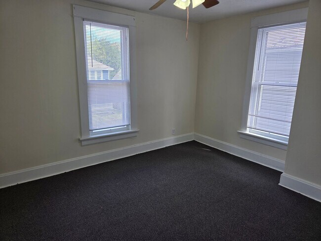 Building Photo - 3 Bedroom, 2 Bathroom House