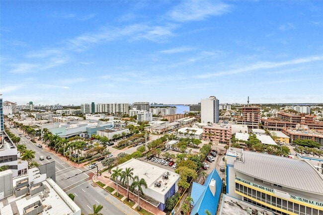 Building Photo - 6917 Collins Ave