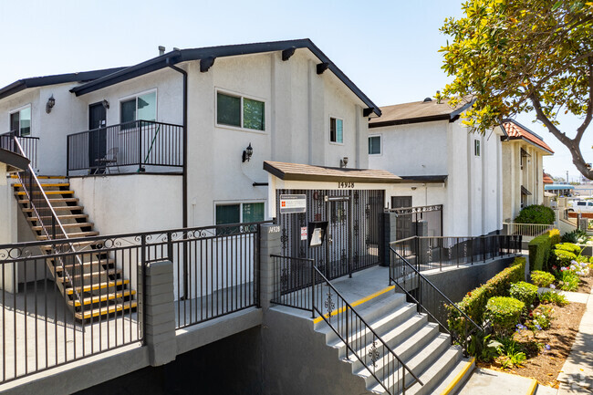 Building Photo - Lawndale Apartments