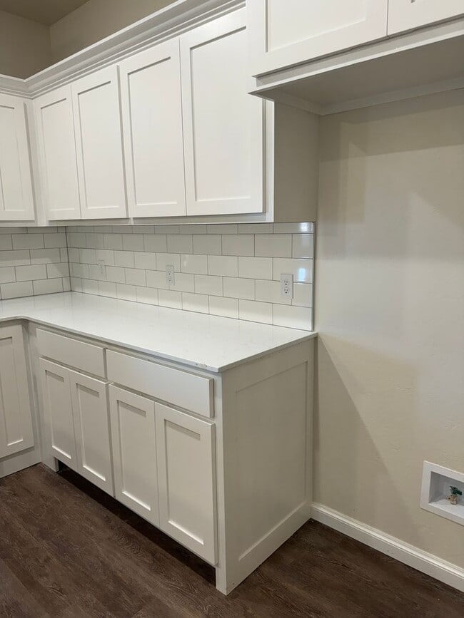 Building Photo - Duplex in Newcastle