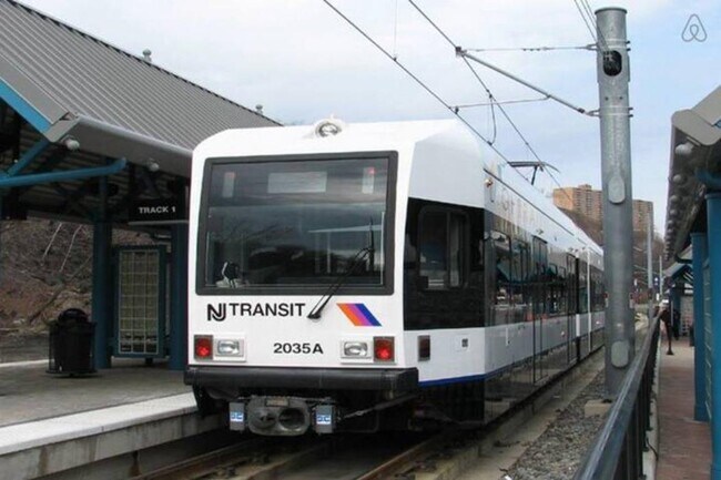 Building Photo - 4523 Harrison Pl