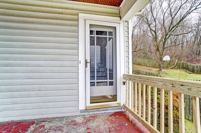 Building Photo - Three Bedroom Home in Covington!