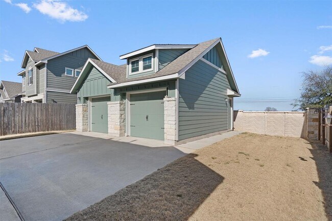 Building Photo - 1512 Weatherford Ln