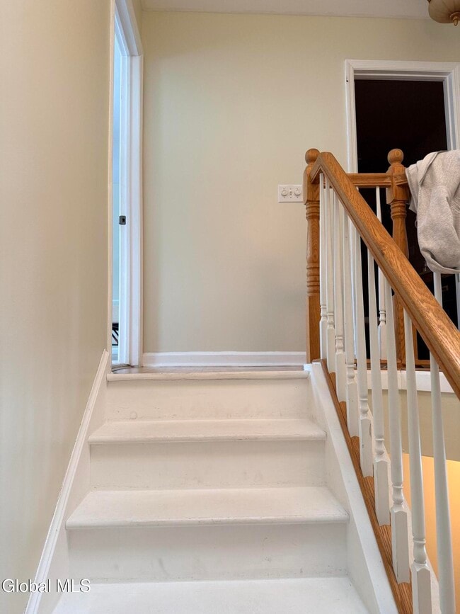 Building Photo - 120 Donna Lynn Dr